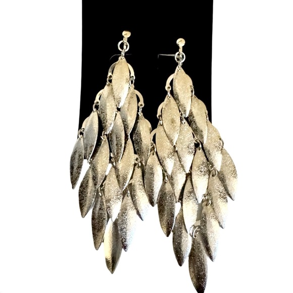 Elegant Statement Silver Leaf Drop Clip On Earrings (New) - Picture 7 of 8